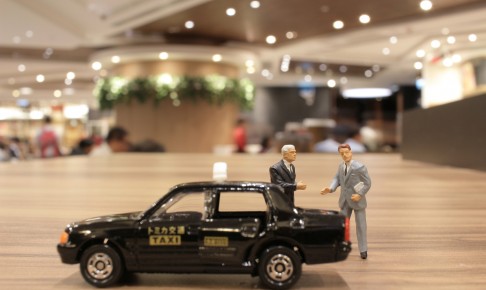 A,Small,Business,Figure,With,Japan,Taxi