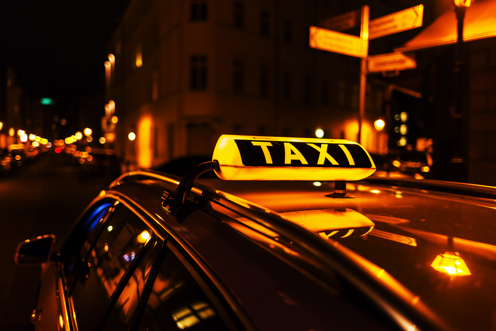 Taxi,Sign,On,The,Roof,Of,A,Taxi,At,Night
