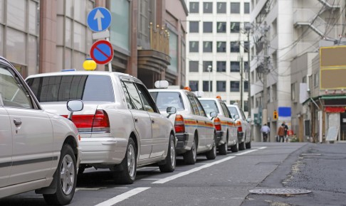 Row,Of,Some,Japanese,Cabs,In,A,Small,City,Street.