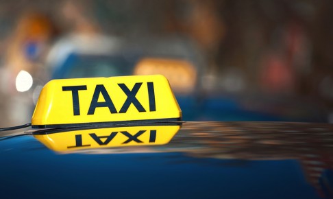 Luminous,Taxi,Top,Sign.,Taxi,Car,Sign,At,Day,Time,