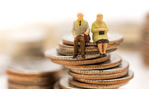 Miniature,People,,Old,Couple,Figure,Sitting,On,Top,Of,Stack