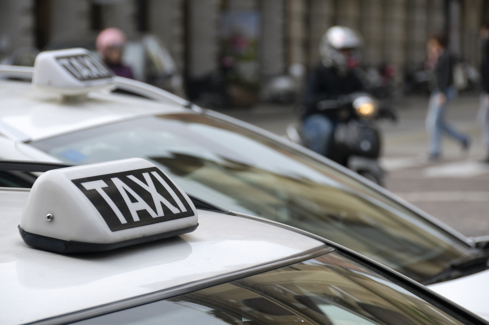 タクシー運転手とバス運転手の違いとは？仕事内容や向いている人を比較