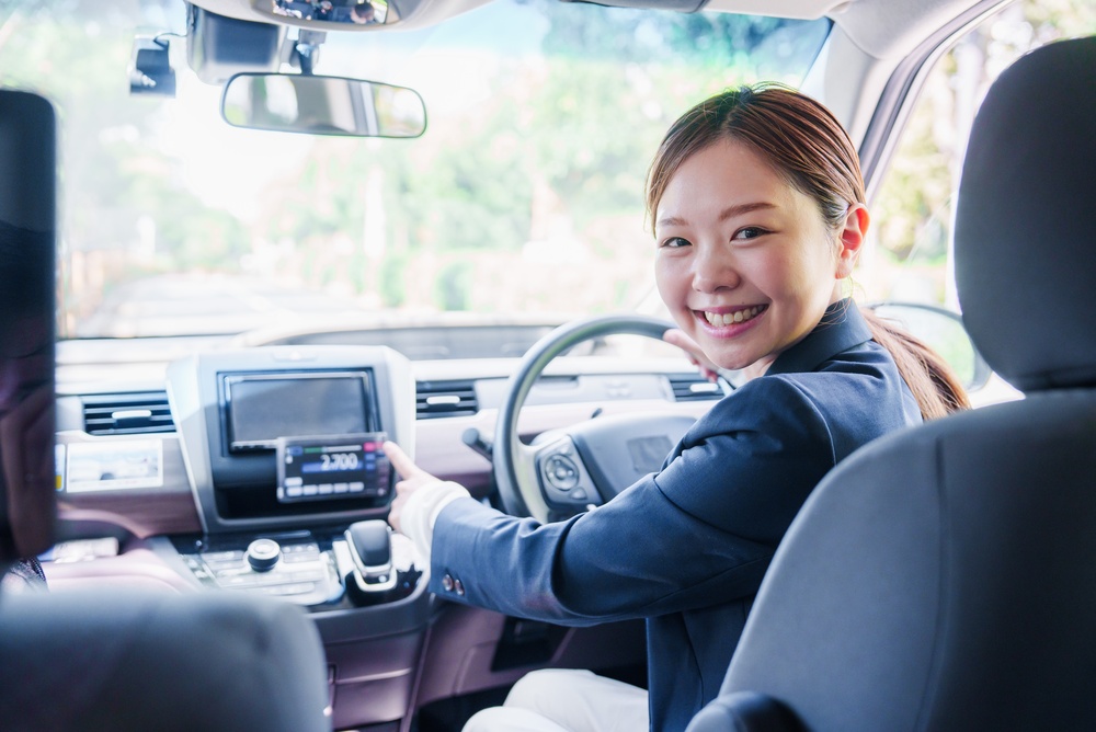 タクシーの隔日勤務は稼げる！勤務時間、休みの多さなどメリットを解説