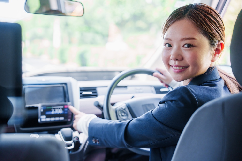 タクシー運転手に名刺は必要？知っておきたいメリットを解説